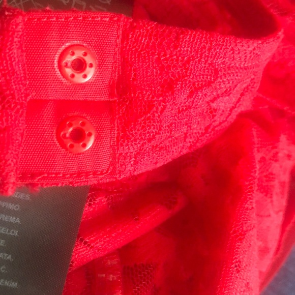 NWT Guess Victotorian Red Lace Longsleeve Bodysuit - Picture 12 of 13